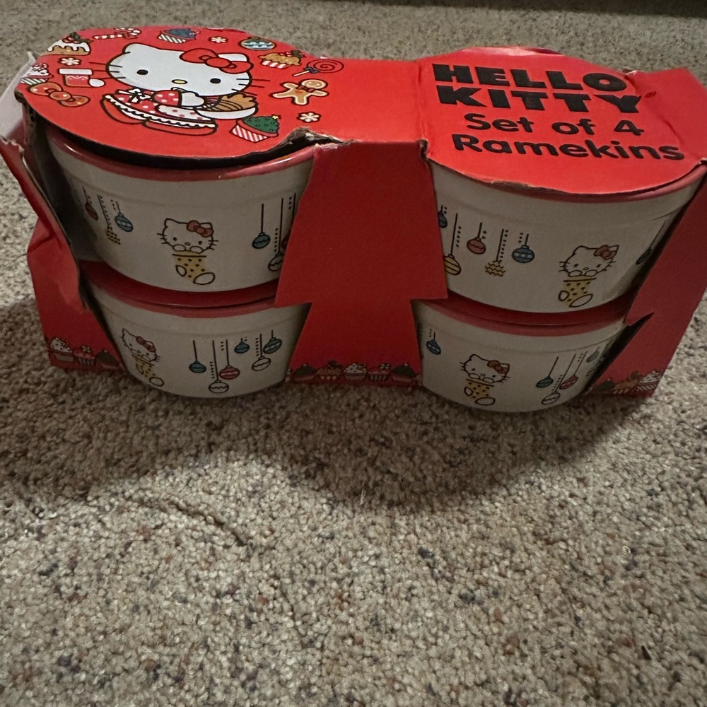 NEW NIB Set Of 4 Hello Kitty Ceramic Holiday RAMEKINS Souffle Dishes Christmas